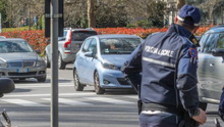Vigile insegue un'auto pirata, si schianta in moto e muore: Ipotesi speronamento
