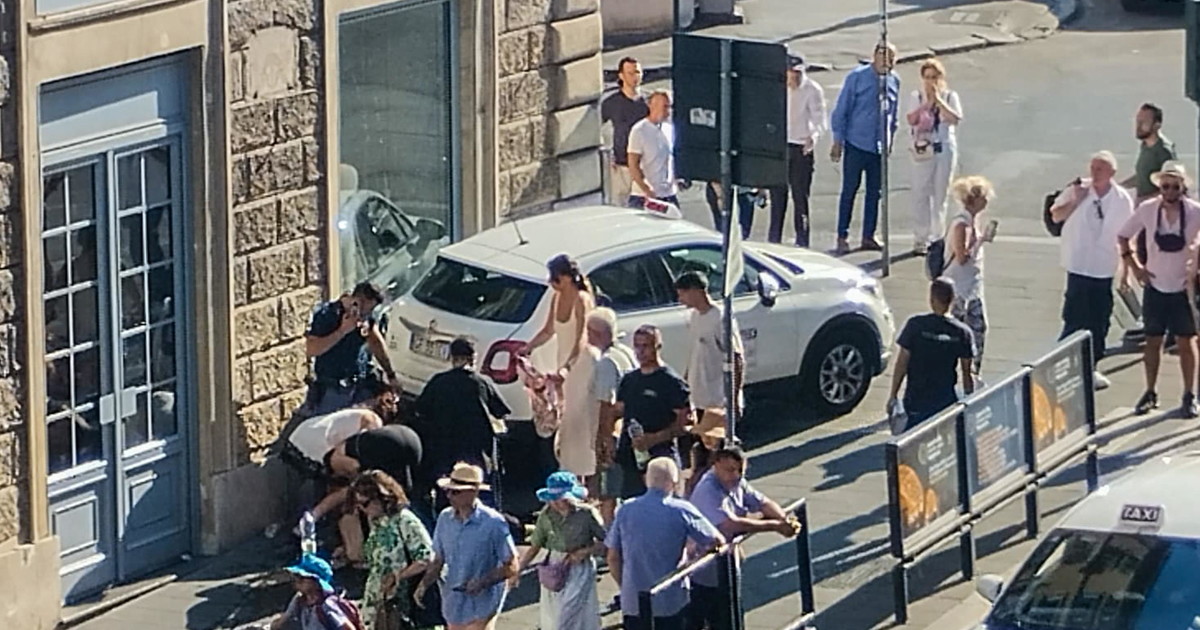 roma taxi investe donna su via del tritone trasferita in ospedale da Iltempo.it roma taxi investe donna su via del tritone trasferita in ospedale