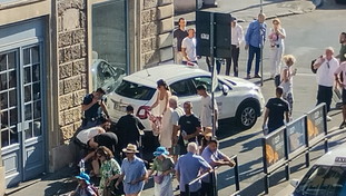 Roma, taxi investe donna su via del Tritone. Trasferita in ospedale