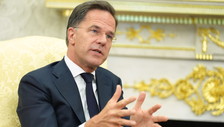 “Voli Usa dall'Italia”. Parla il segretario generale Nato e scatena la figuraccia a sinistra