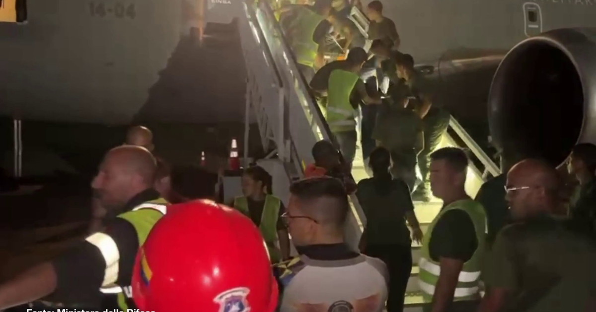 Sisma Venezuela, atterrato il primo aereo con soccorritori italiani