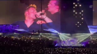 Tiziano Ferro a Roma, il duetto con Achille Lauro &egrave; da brividi | <span style=color: rgb(153, 0, 0);>VIDEO</span>