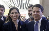 la difesa di Conte è debolissima e il Pd tace: nel campo largo è mors tua vita mea