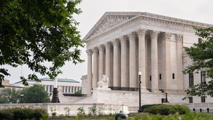 La Corte suprema boccia l'ordine di Trump: lo ius soli resta