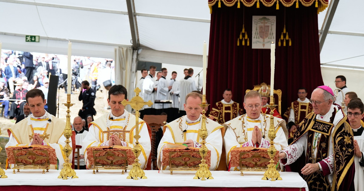 I lefebvriani ordinano quattro vescovi, è scisma. Ignorato l'appello del Papa