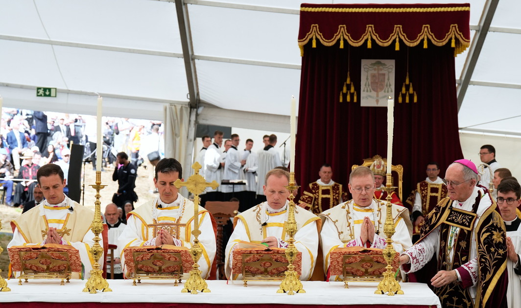 i lefebvriani ordinano quattro vescovi 232 scisma ignorato l appello del papa da Iltempo.it i lefebvriani ordinano quattro vescovi 232 scisma ignorato l appello del papa