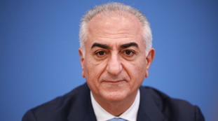 Gli ayatollah perseguono pure chi è in esilio. Nel mirino il principe ereditario Reza Pahlavi