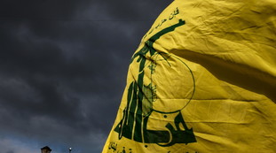 Milano, 25 aprile col vessillo Hezbollah. Perquisita: "Istigazione al terrorismo"