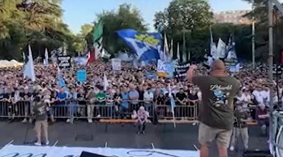 Orgoglio Lazio, il corteo da Ponte Milvio al Flaminio: le voci dei tifosi biancocelesti
