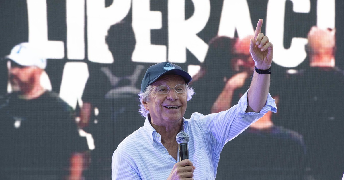 rabbia e orgoglio tifosi laziali in piazza bisignani superstar azionariato popolare da Iltempo.it rabbia e orgoglio tifosi laziali in piazza bisignani superstar azionariato popolare