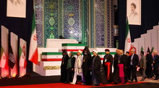 Teheran funerali di Khamenei. Fra i presenti spunta anche un italiano sciita: Lui una guida