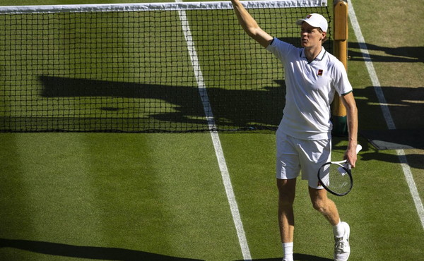 Sinner ai quarti di Wimbledon, battuto il giapponese Mochizuki