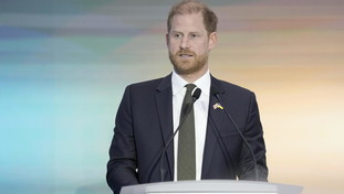 Londra, il principe Harry torna a Buckingam Palace. Il motivo della visita