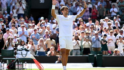 Wimbledon, super Cobolli: strapazza De Minaur in tre set e vola ai quarti