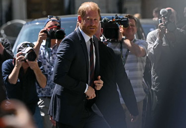 Londra, Harry perde la causa contro il Daily Mail: "Nessuna intercettazione"