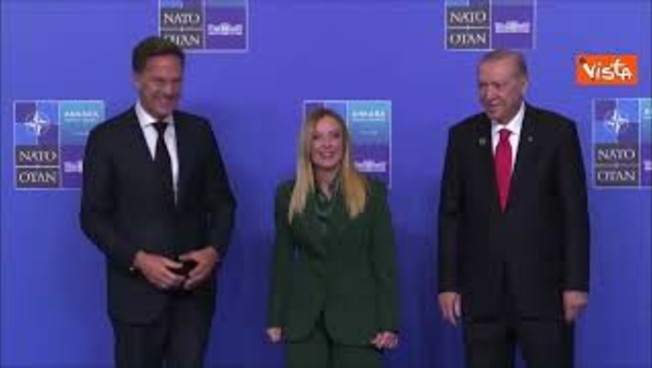 erdogan con mano sul cuore il saluto affettuoso per la premier meloni al vertice nato di ankara da Iltempo.it erdogan con mano sul cuore il saluto affettuoso per la premier meloni al vertice nato di ankara