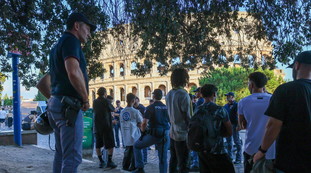Roma, maxi-retata al Colosseo. Tredici stranieri fermati