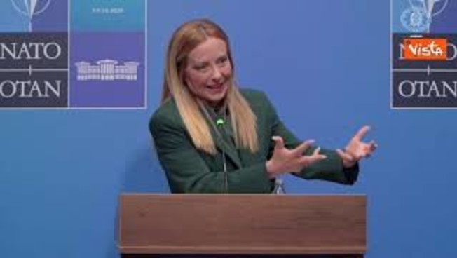 Meloni a vertice Nato: Con Trump confronto molto positivo, ma ormai lo dico in punta di piedi