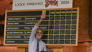Lo Strega va a Mari, vince dopo le polemiche su Murgia