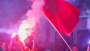 Bologna, tappeti rossi ai tifosi solo se marocchini: bufera per il maxischermo
