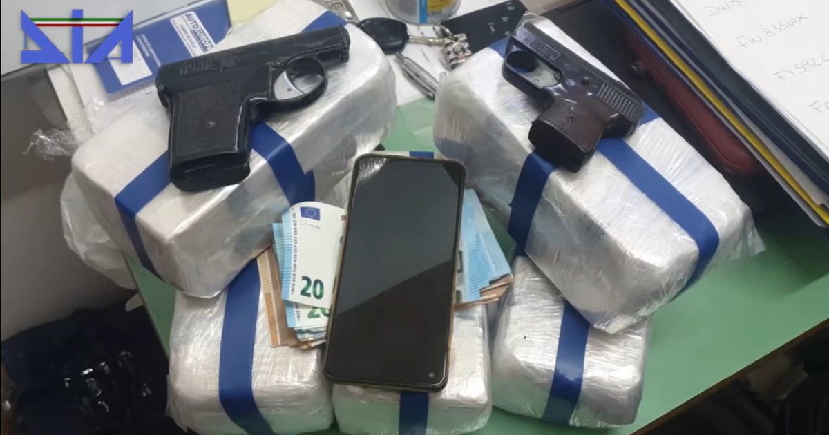 smantellato traffico di droga tra l italia e l albania 23 arresti da Iltempo.it smantellato traffico di droga tra l italia e l albania 23 arresti