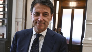 Conte, che figuraccia. La Nato lo smentisce: "La Russia &egrave; una minaccia"