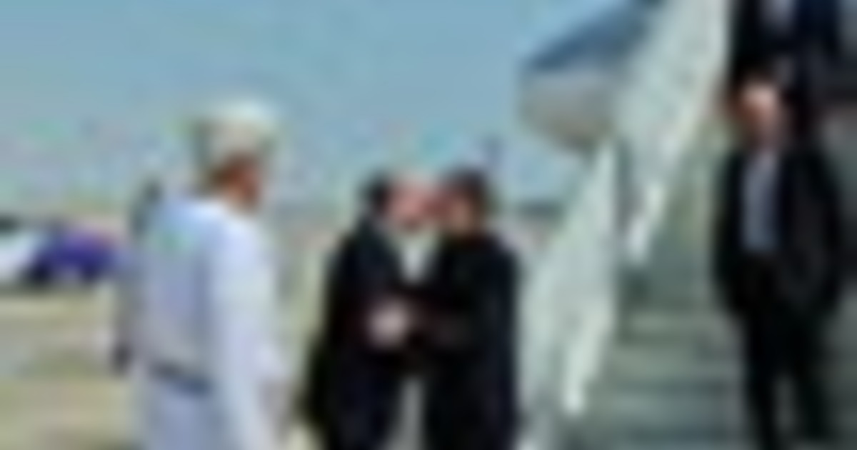 Iran, il ministro Araghchi in Oman per discutere dello stretto Hormuz