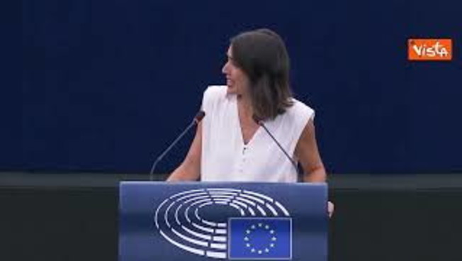 Irene Montero (Podemos) a Parlamento Ue: Riattaccate telefono a Trump o diventerà padrone d'Europa