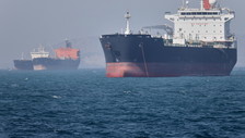 Iran, Teheran colpisce nave cargo. Arriva la risposta Usa con raid nella notte: chiuso Hormuz