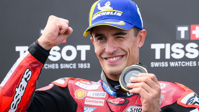 Marc Marquez trionfa al al Sachsenring: Ogura e Fernandez sul podio