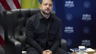 Silurata la premier, Zelensky riorganizza il governo e stringe i patti militari con gli Usa