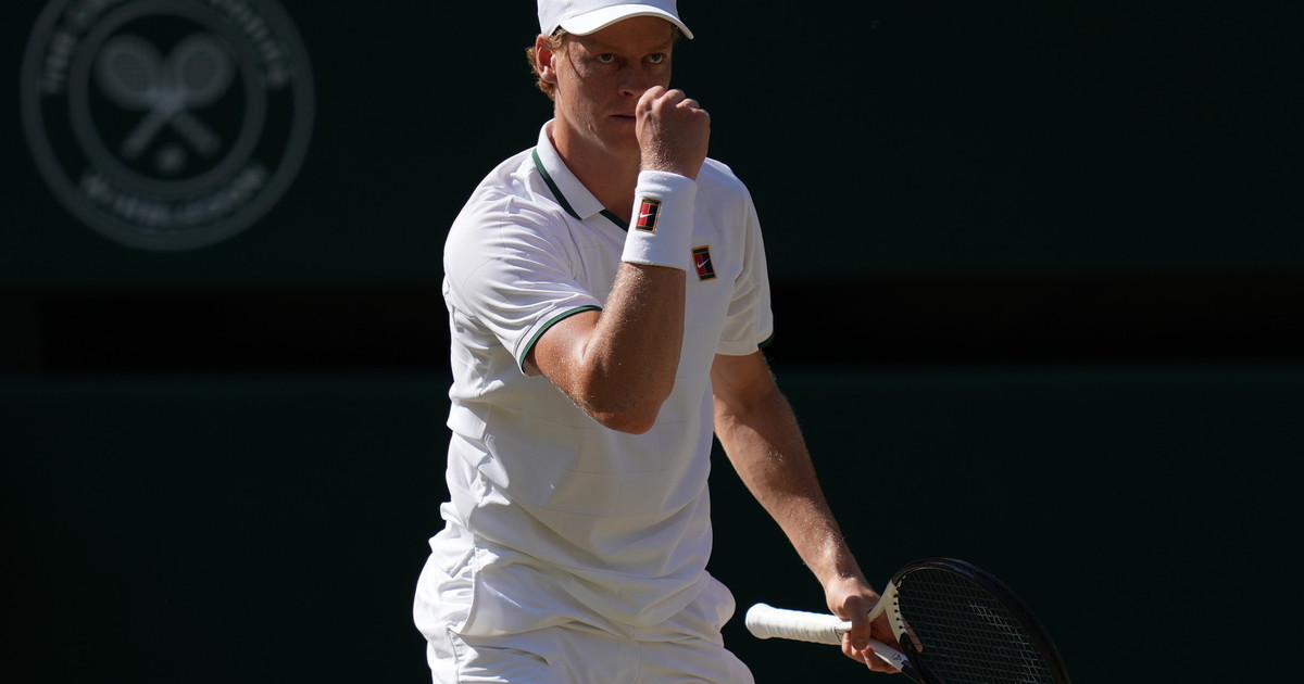 Sinner è leggenda: fa il bis a Wimbledon battendo Zverev in quattro set