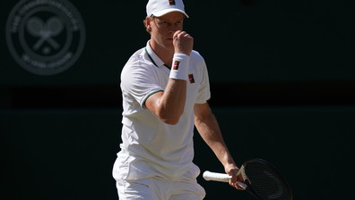 Sinner è leggenda: fa il bis a Wimbledon battendo Zverev in quattro set
