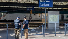 Milano, ventiduenne accoltellato in stazione: fermati altri sei giovani ‘Latin Kings'