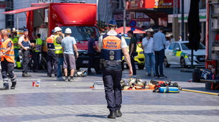 Bruxelles, incendio in un palazzo: morti e feriti. Sul posto il Re e il premier