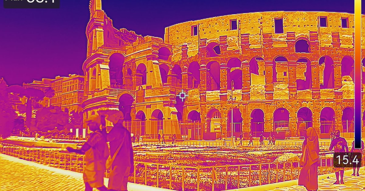capitale tra calore e colori al colosseo si toccano i 64 gradi il video da Iltempo.it capitale tra calore e colori al colosseo si toccano i 64 gradi il video
