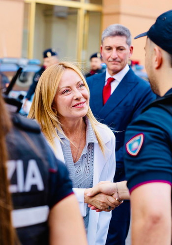 Meloni visita la Polizia: Non c'è libertà senza sicurezza