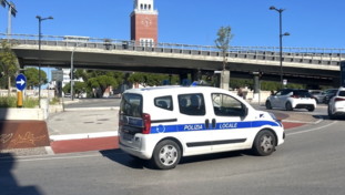 Pescara, gli chiede i documenti e picchia un vigile urbano