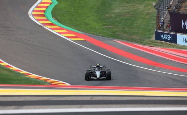 Antonelli in pole a Spa davanti a Verstappen, Leclerc in seconda fila