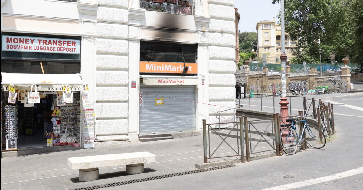 minimarket a fuoco dopo la strage di casalotti lo spettro della faida bangla da Iltempo.it minimarket a fuoco dopo la strage di casalotti lo spettro della faida bangla