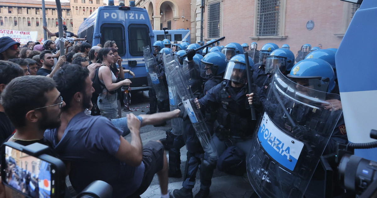 La piazza di Matteo Lepore finisce tra bombe carte e lacrimogeni