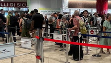 Scioperi, settimana di passione: inizia EasyJet poi aeroporti, treni, navi e bus