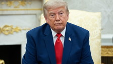 Trump non ha dubbi: Colpiremo Pickaxe Mountain. Stretta Houthi sul Mar Rosso