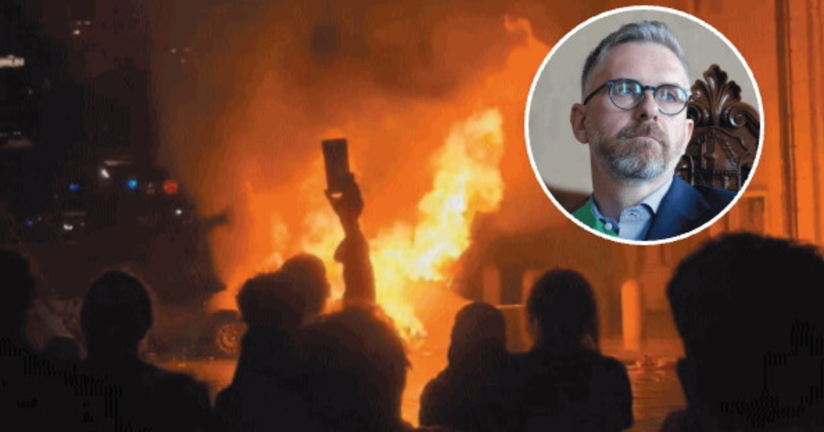 Lepore, se questo è un sindaco. Oltre 60 agenti feriti nella piazza violenta convocata dal dem