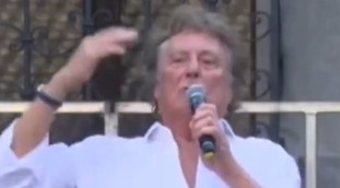 Ecco gli idoli della sinistra. Da Iacchetti auguri di morte e insulti: "Io comunista!"