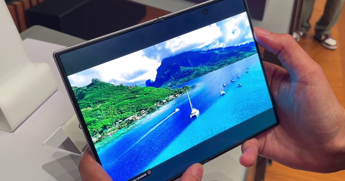 Samsung lancia la nuova serie di pieghevoli Galaxy Z tra AI e innovazione