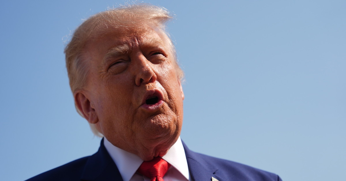 Soldati americani e bandiera iraniana, simboli di tensione geopolitica nel Golfo Persico, immagine di approfondimento