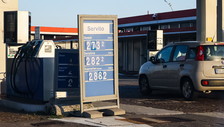 Prezzi benzina e diesel in rapida salita: la corsa sfrenata dei costi alla pompa
