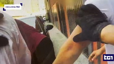 Il nuovo video sull'arresto di Fakir: così gli agenti hanno evitato la rissa