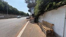 Pensiline ancora un miraggio, i bus si attendono in piedi e al caldo